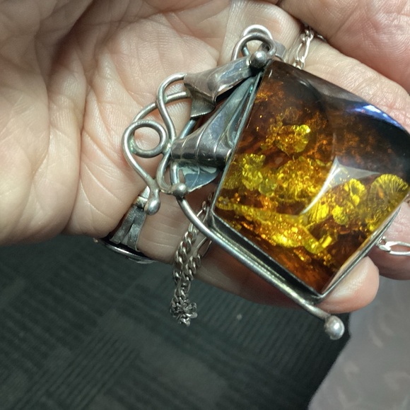 Vintage Amber  Sterling Silver Pendant/Chain  HUGE. I MEAN HUGE. STUNNING - Picture 8 of 14